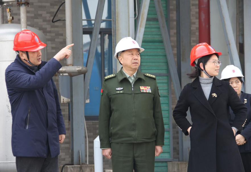常州市委常委、常州軍分區(qū)大校司令員廖鵬一行來常州制藥廠調(diào)研公司黨管武裝相關工作